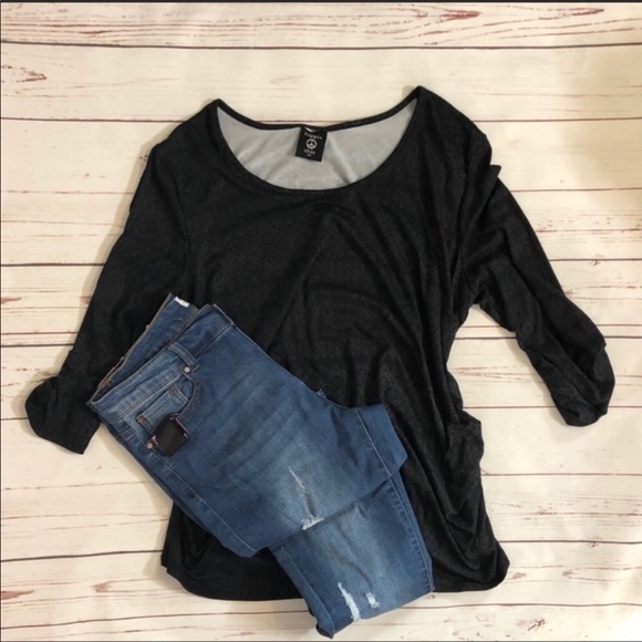 *3 for $30* Black Patterned 3/4 Tab Sleeve Blouse - Picture 5 of 5